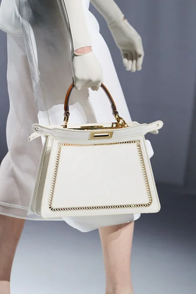 Look 28